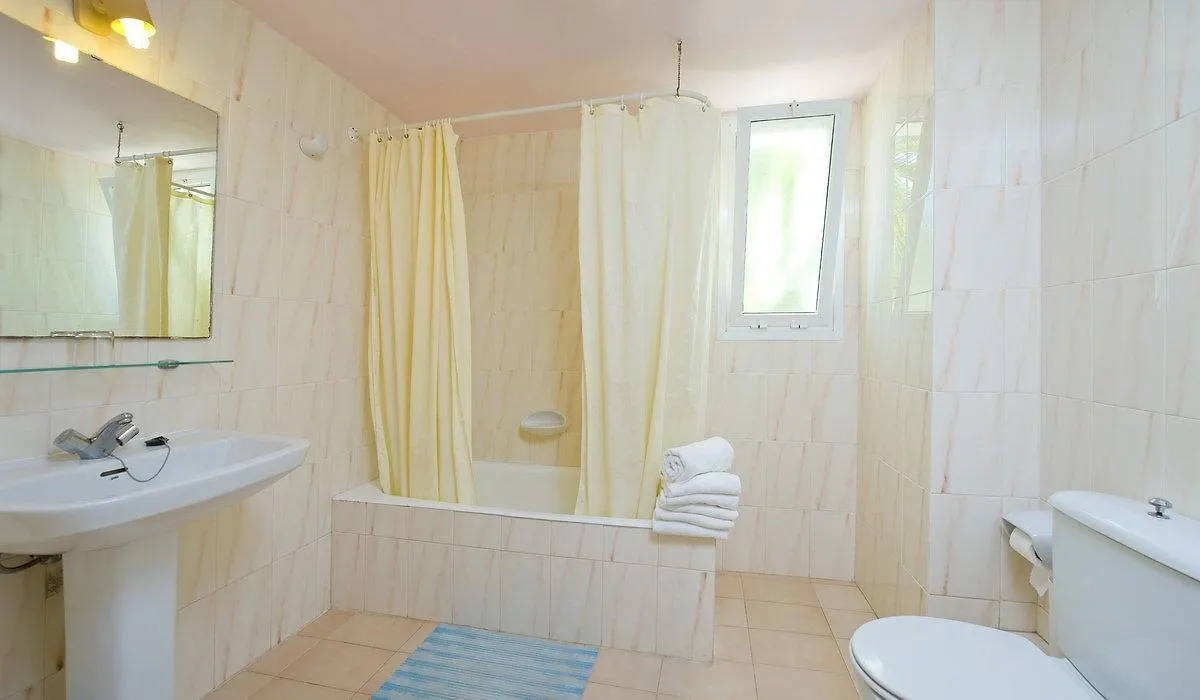 Apartamentos Cala Llonga Playa